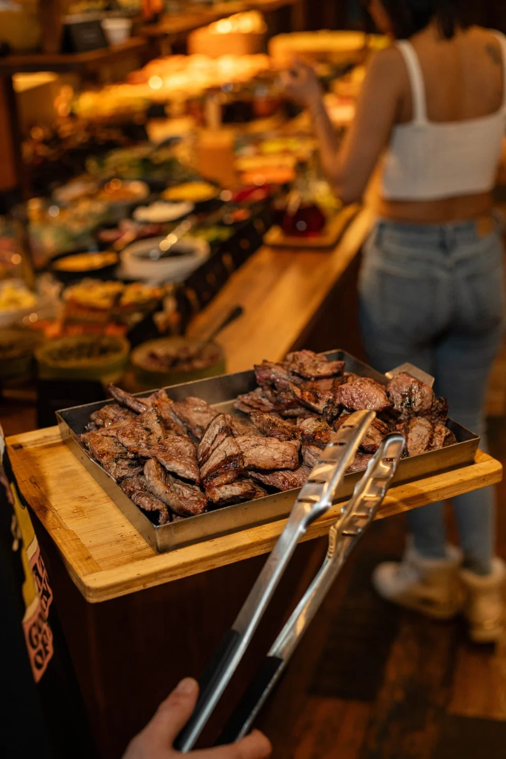 Parrillada servida en el buffet de Asado Libre