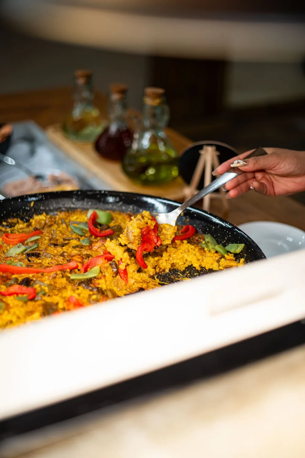Arroz y verduras en el buffet